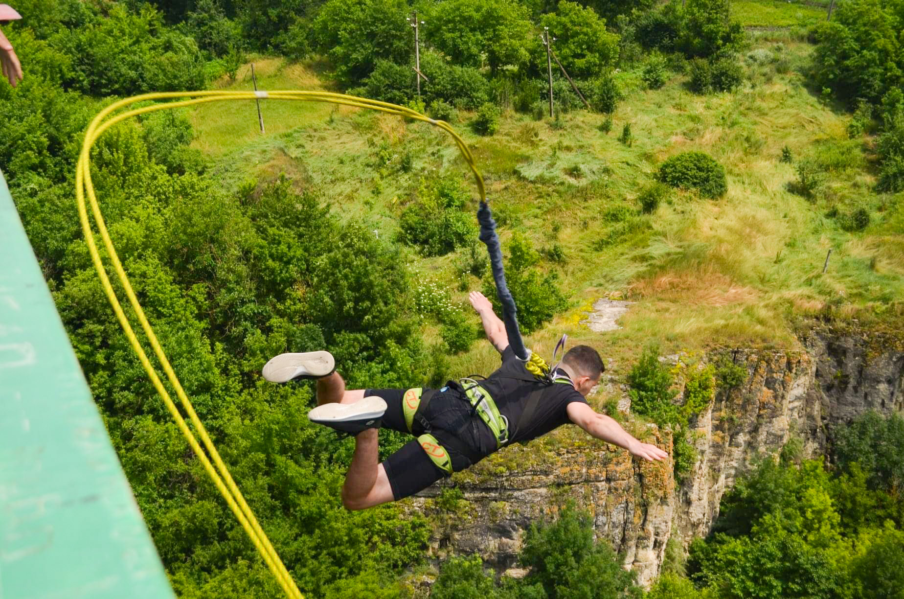 На квадроциклах